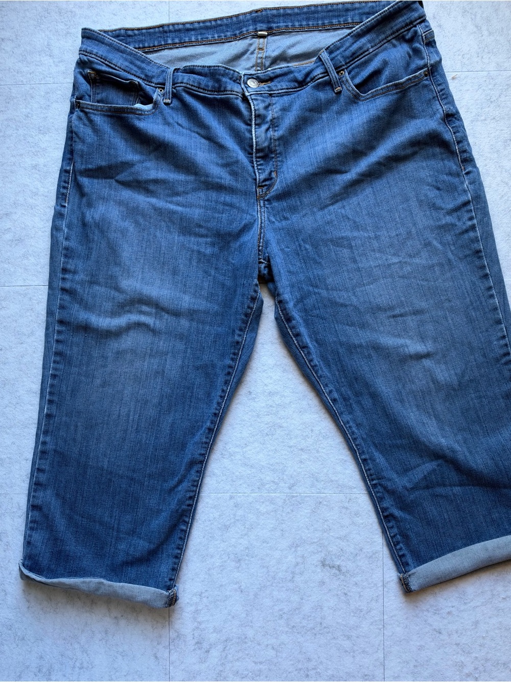 Levis Classic Blue Women's Denim Capris Jeans